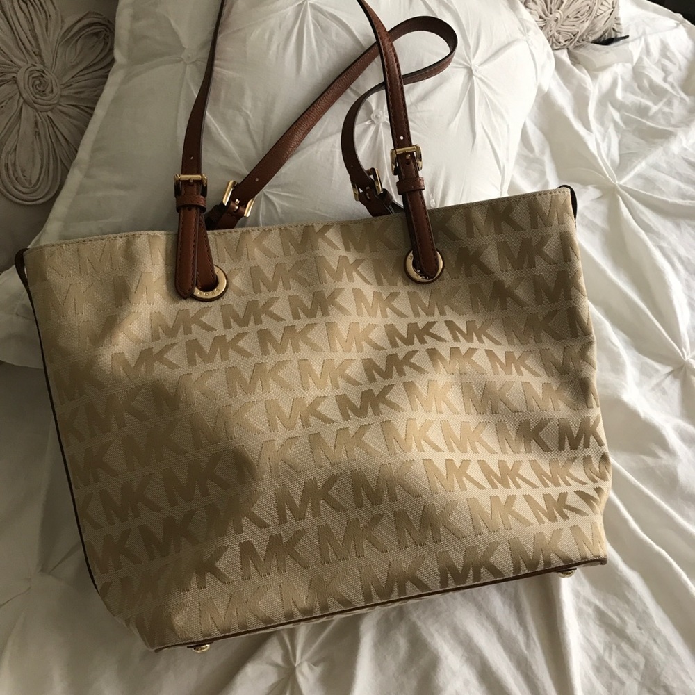 Micheal Kors handbag, brand new!